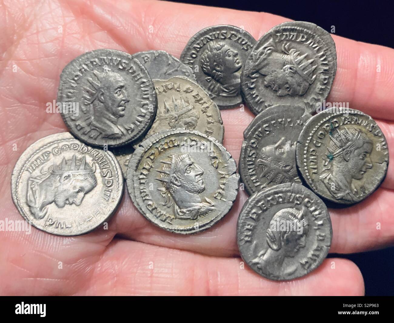 Ancient roman coins hi-res stock photography and images - Page 3