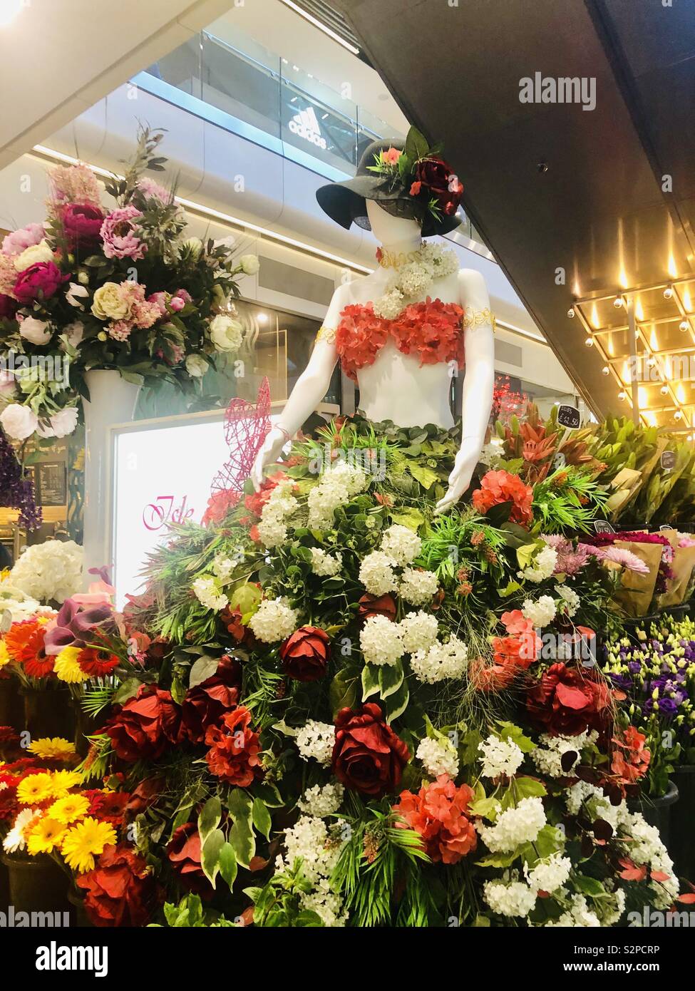 Mannequin with flowers hires stock photography and images Alamy