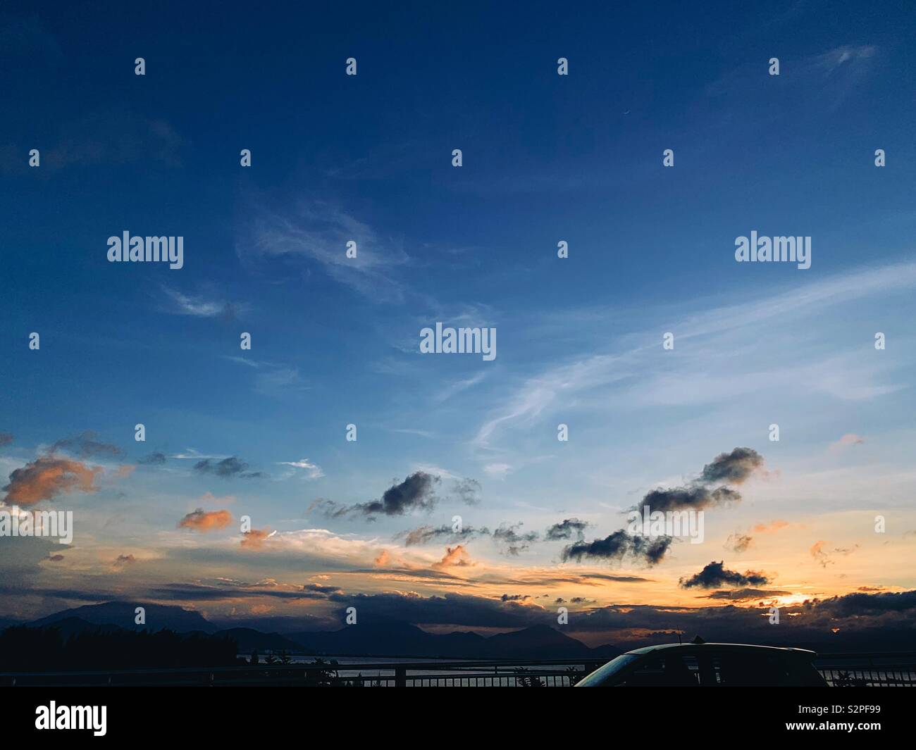 take the sun going down Stock Photo Alamy