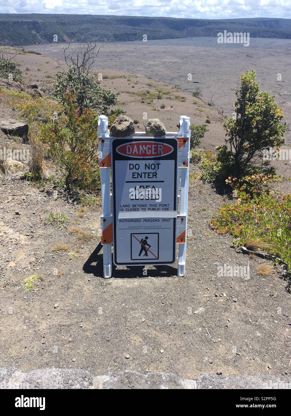 Danger sign, Hawaii Volcanoes National Park Stock Photo Alamy
