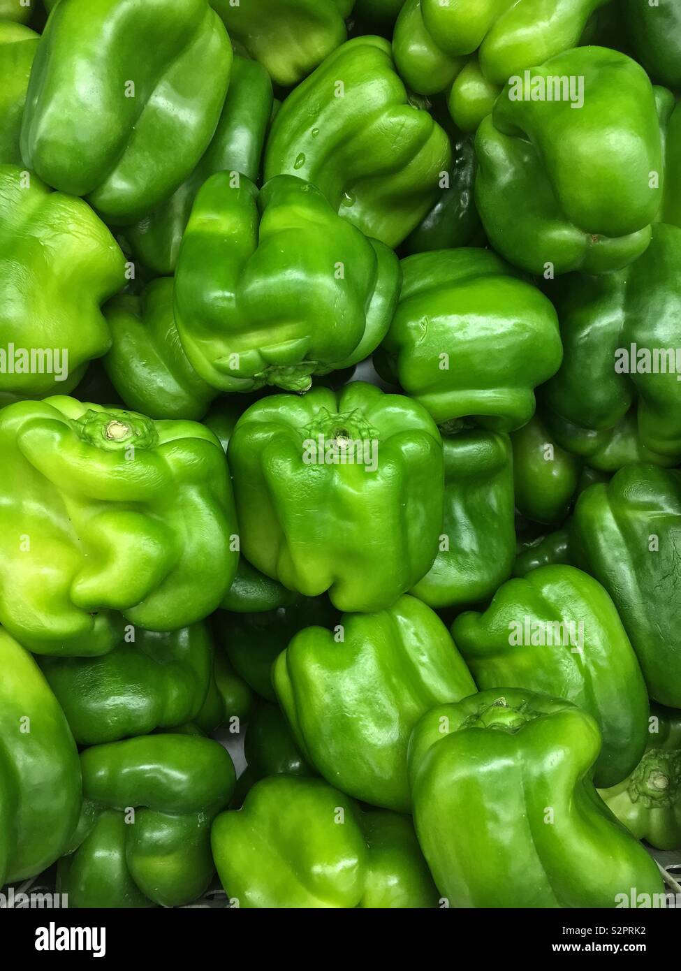 Green peppers lots! hi-res stock photography and images - Alamy