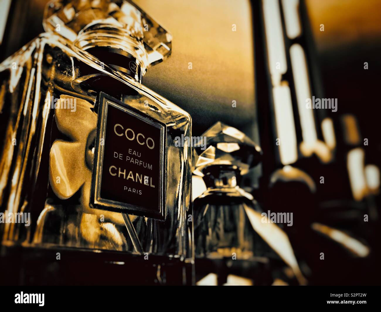 Chanel perfume coco hi-res stock photography and images - Alamy