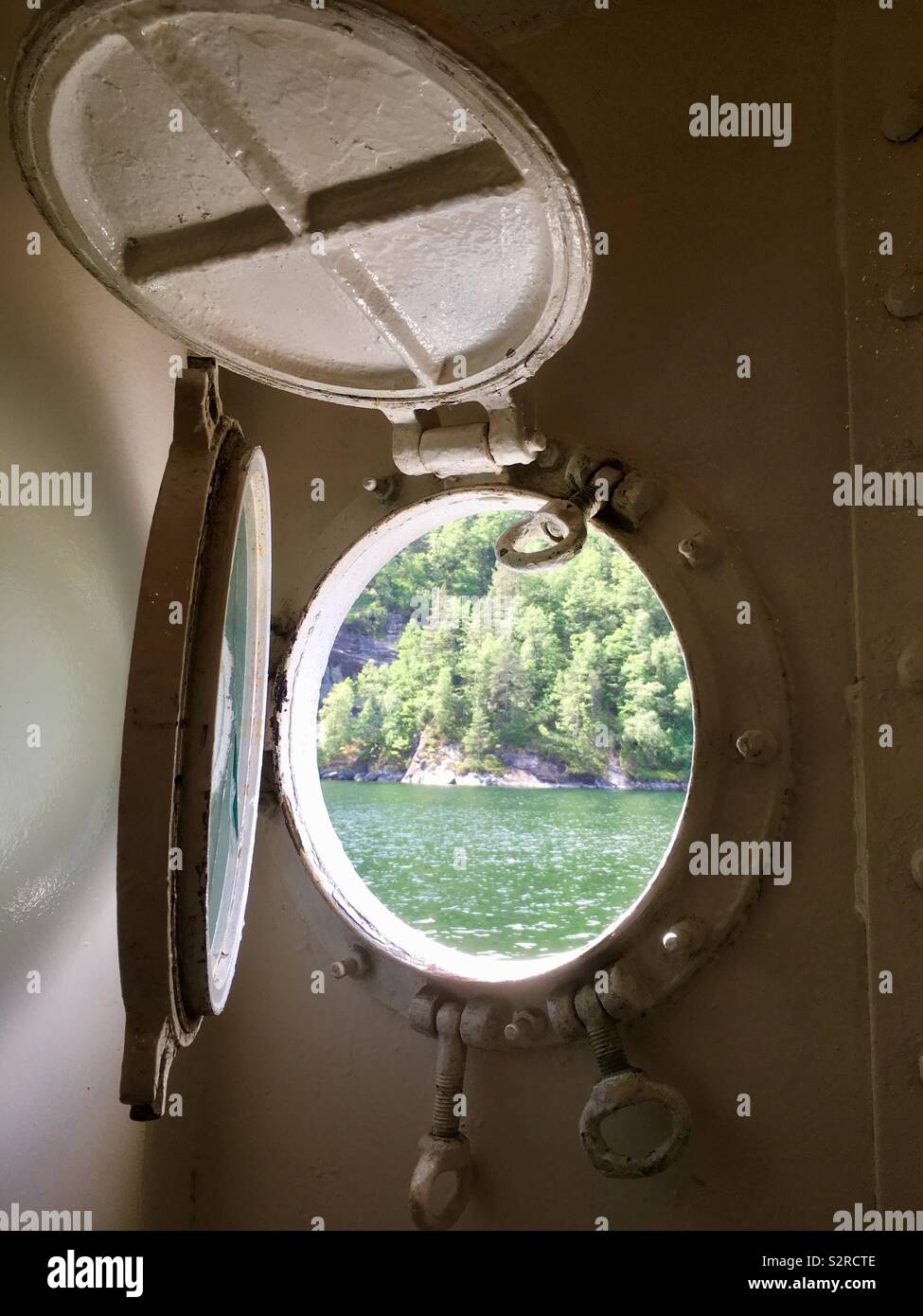 Porthole ship boat hi-res stock photography and images - Alamy