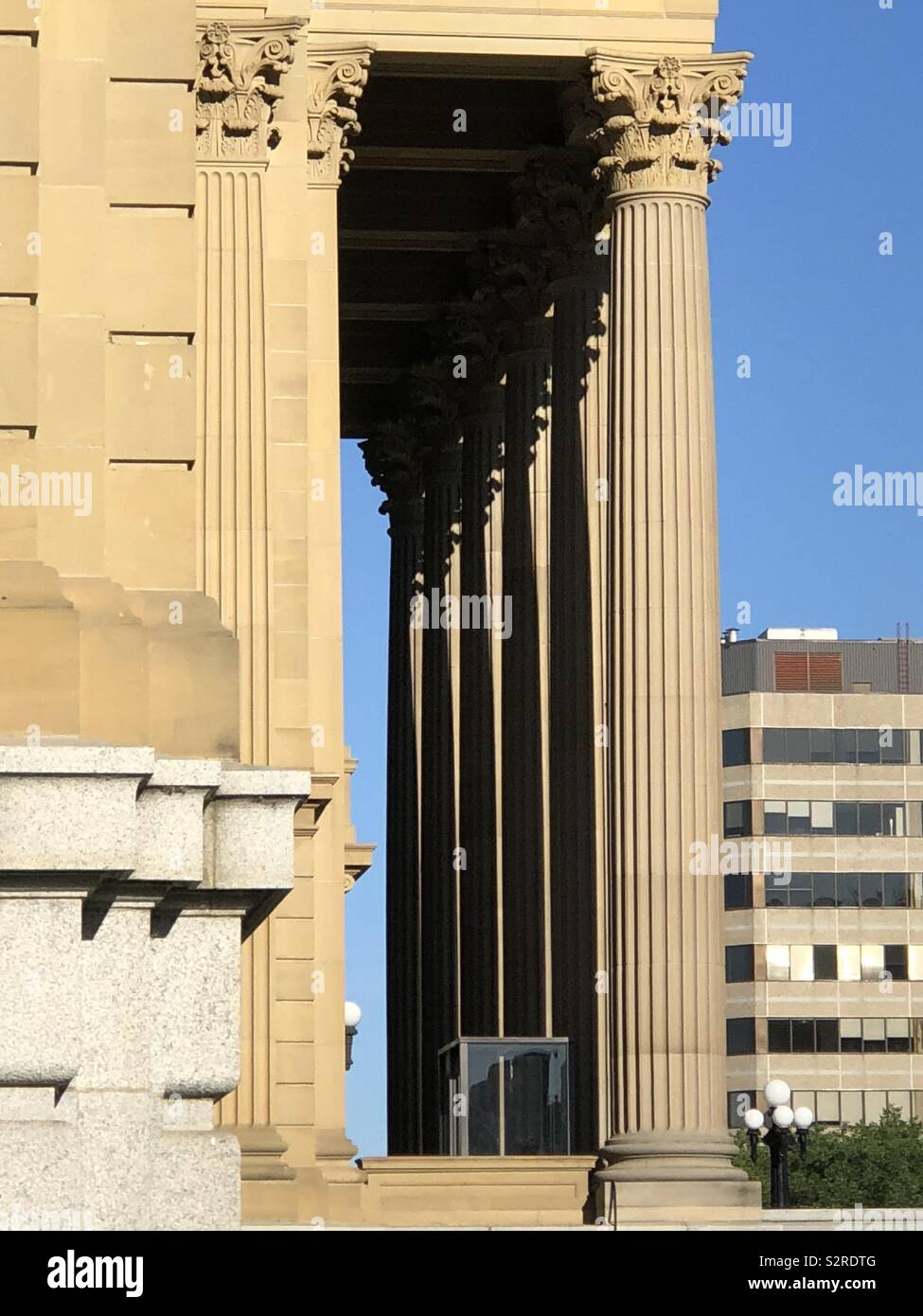 Building columns manitoba hi-res stock photography and images - Alamy