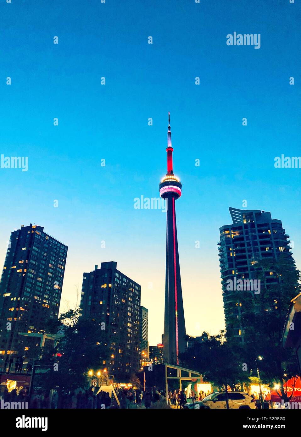Toronto’s iconic CN Tower at dusk Stock Photo - Alamy