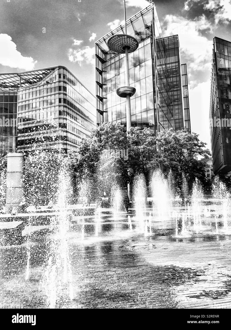 the-modern-urban-landscape-glass-steel-fountains-and-modern-sculpture-near-city-hall-london-england-S2RENR Top Top Landscape Photography Near London This Year @capturingmomentsphotography.net