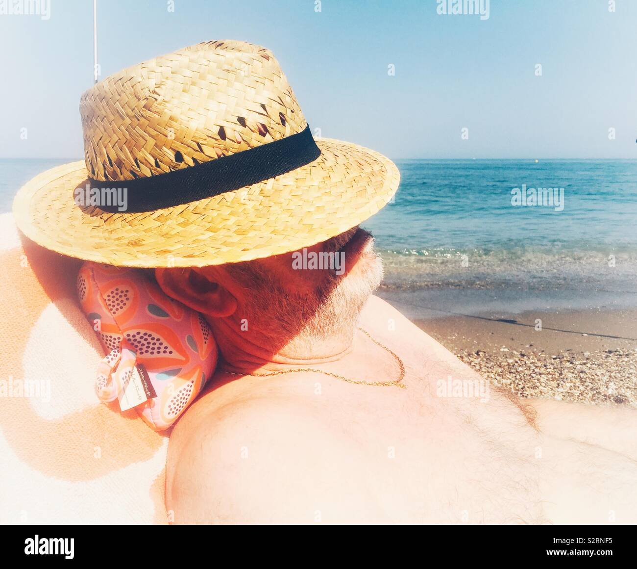 Man sleeping on beach hi-res stock photography and images - Alamy