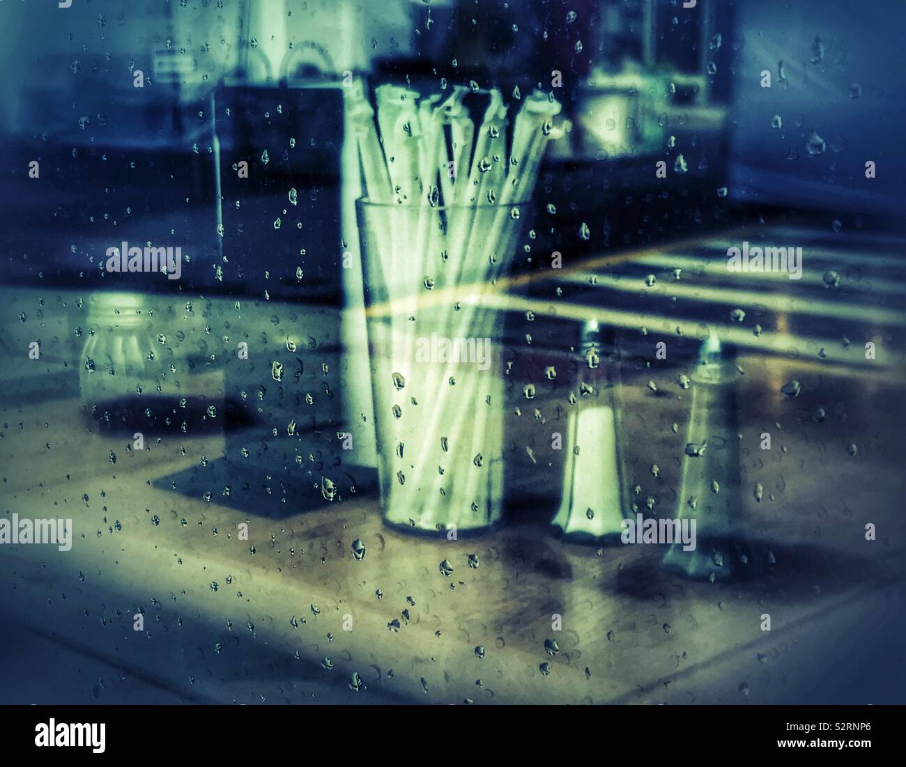 https://c8.alamy.com/comp/S2RNP6/restaurant-window-with-raindrops-S2RNP6.jpg