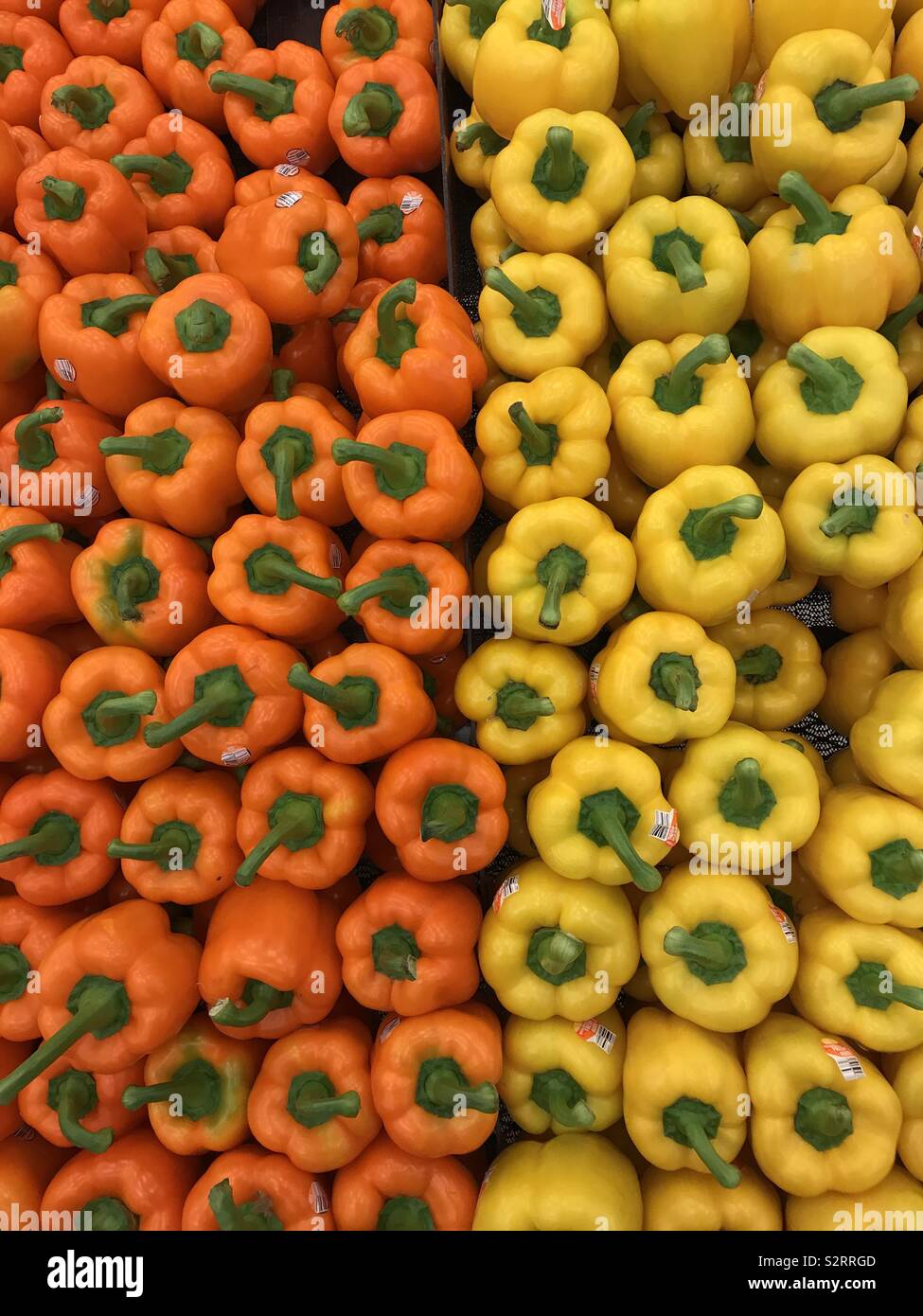 Pile of peppers hi-res stock photography and images - Alamy