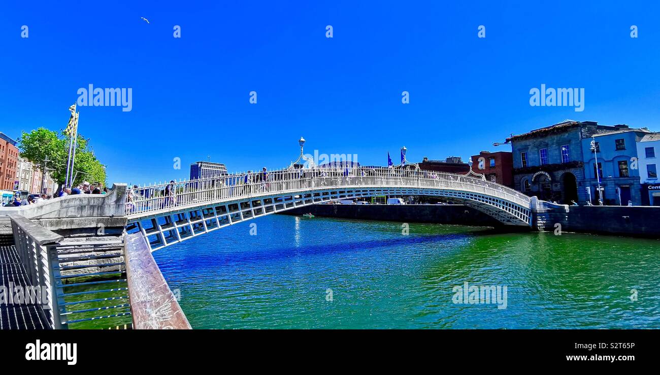 Dublin liffey river bridge smartphone stock photos and images - Alamy