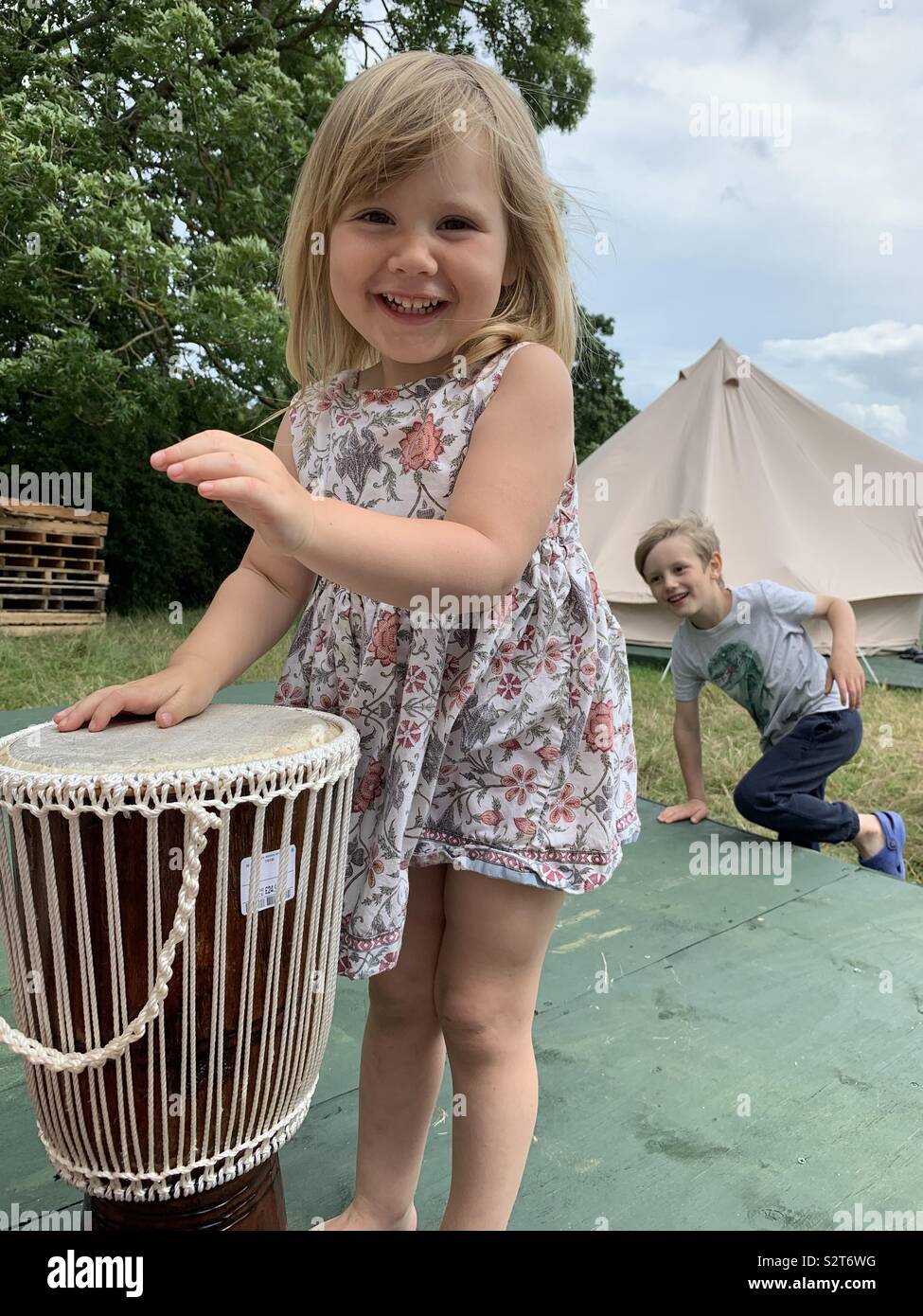 Outdoor fun glamping Stock Photo - Alamy