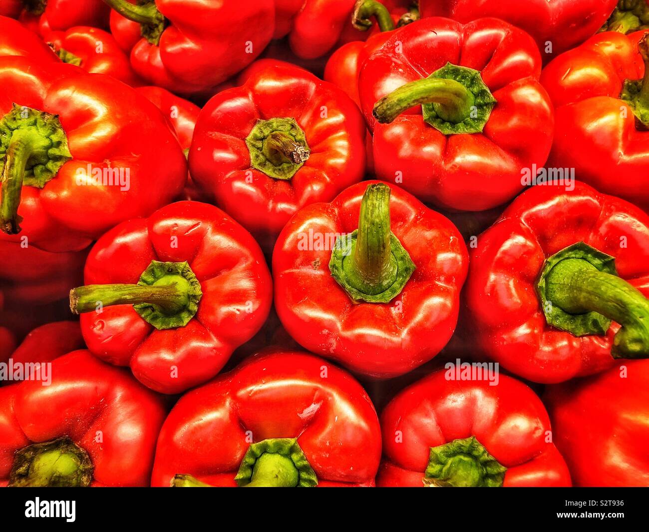 Red peppers, fruit, vegetables, colour, supermarket, market, local, natural Stock Photo Alamy