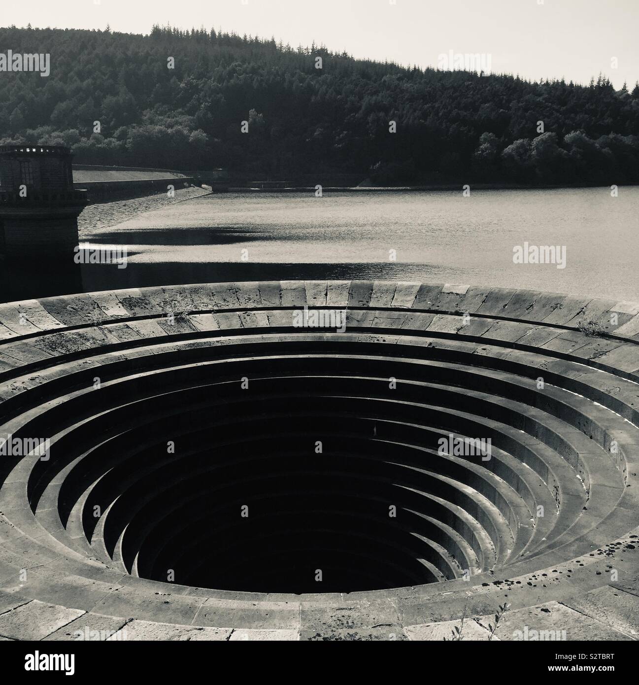 Ladybower dam overflow circles Stock Photo
