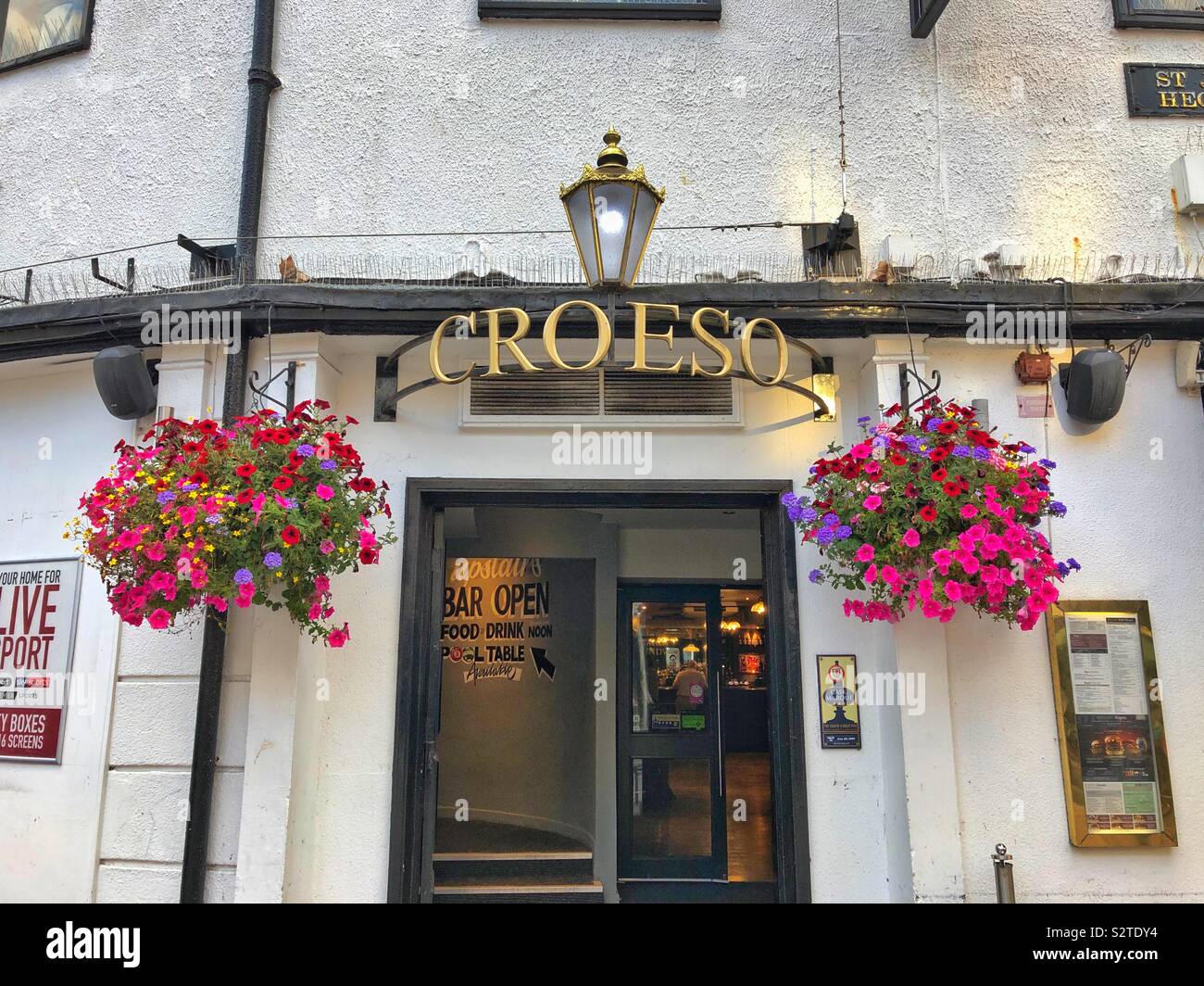 Welsh pub with Croeso sign (Welcome) , Cardiff, South Wales. Stock Photo