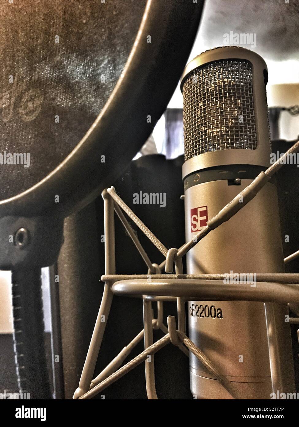 Vocal microphone and pop shield Stock Photo Alamy