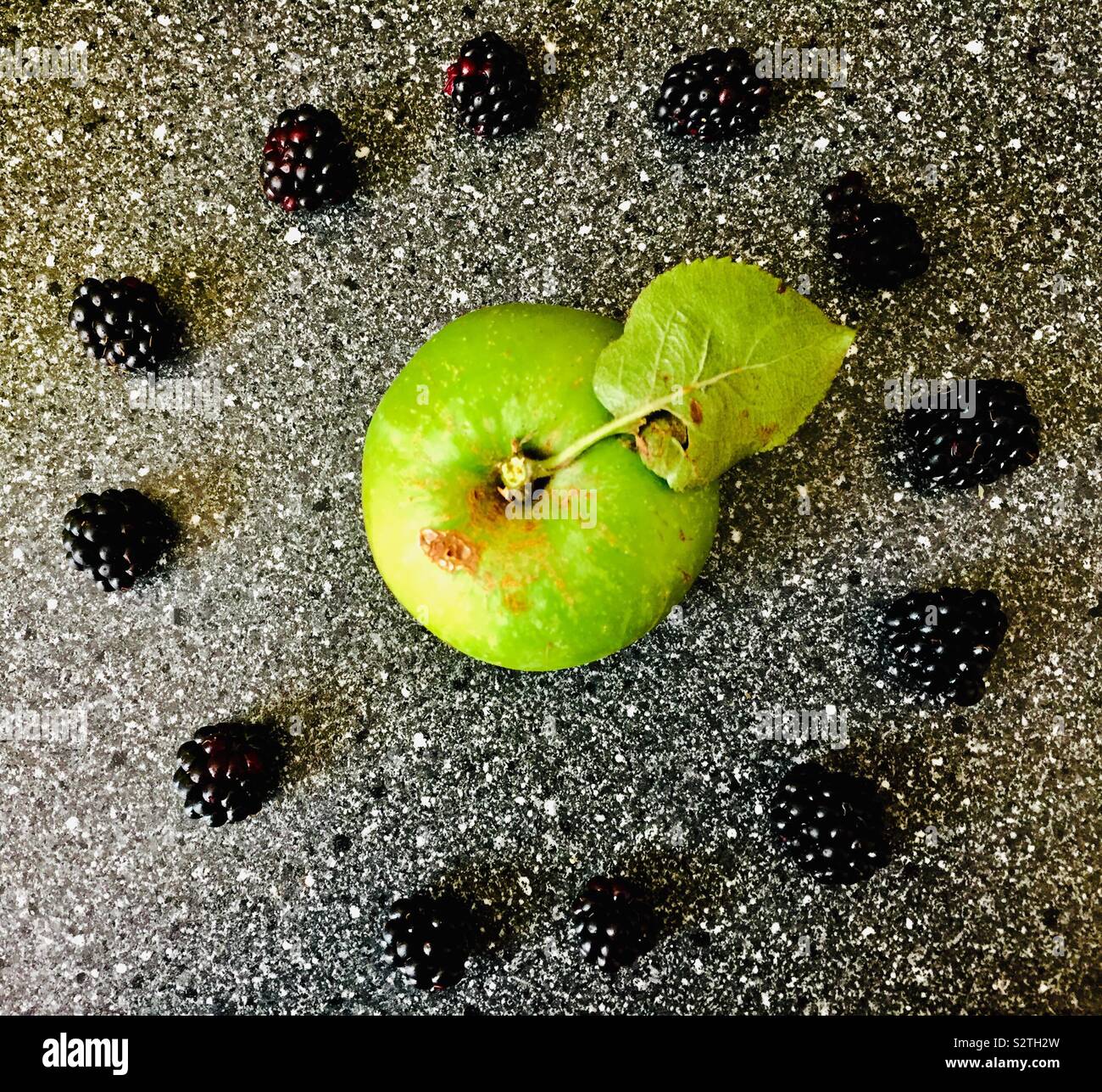 Apple and blackberry clock layout time to eat healthy - Smartphone Captured Stock Image