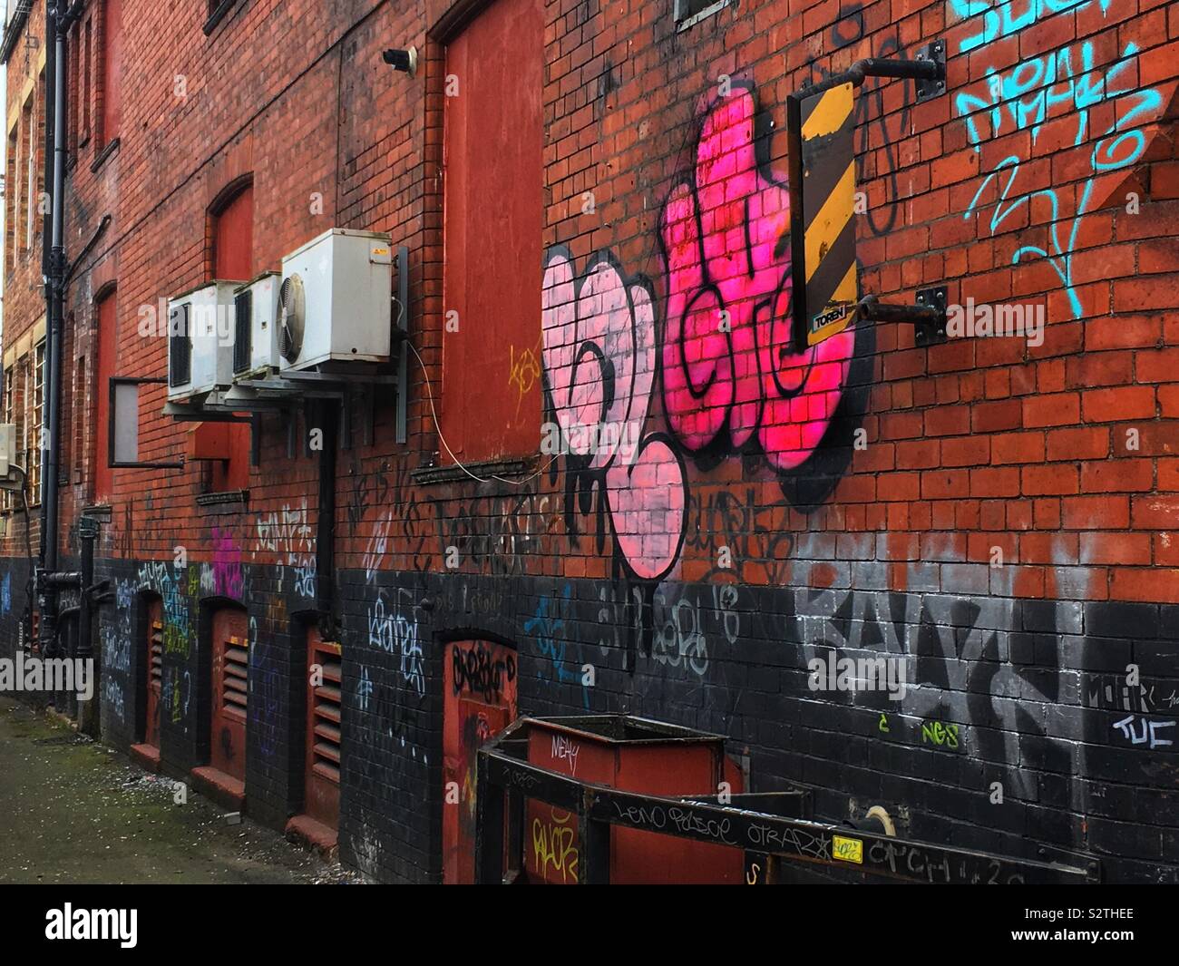 Back alley graffiti Stock Photo Alamy