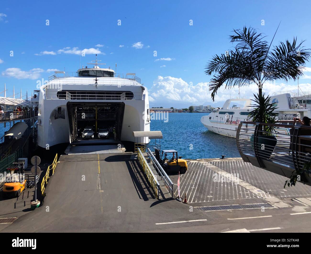 Aremiti Tahiti Moorea, Papeete (+689 40 50 57 57)