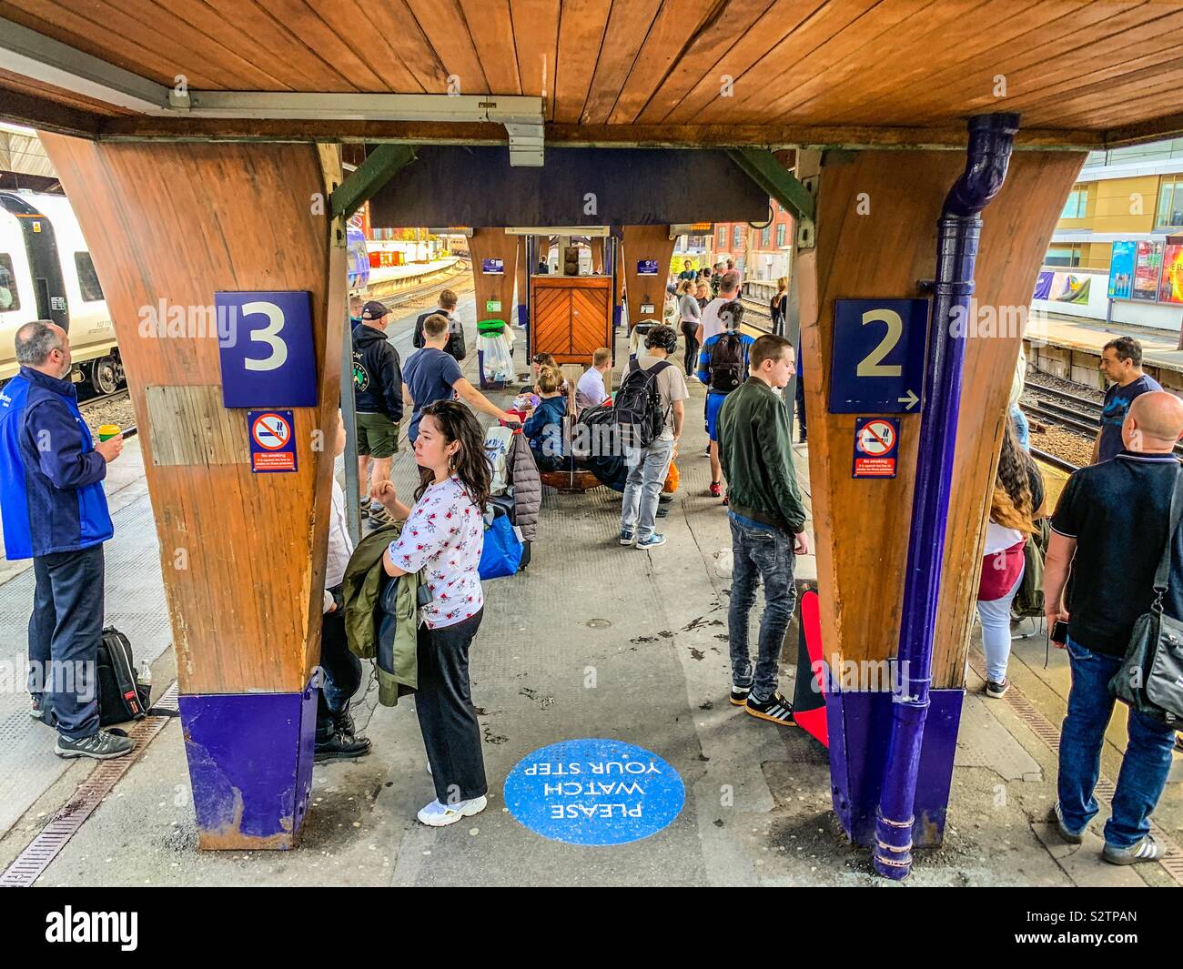 Platform 2 and 3 at Manchester Oxford Road train station Stock Photo