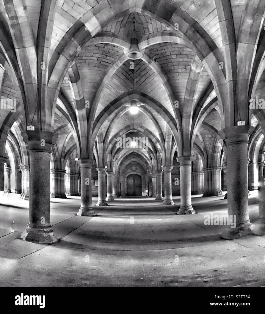 The Gilbert Scott Building at Glasgow University has many stunning architectural features including the spectacular cloisters. Stock Photo