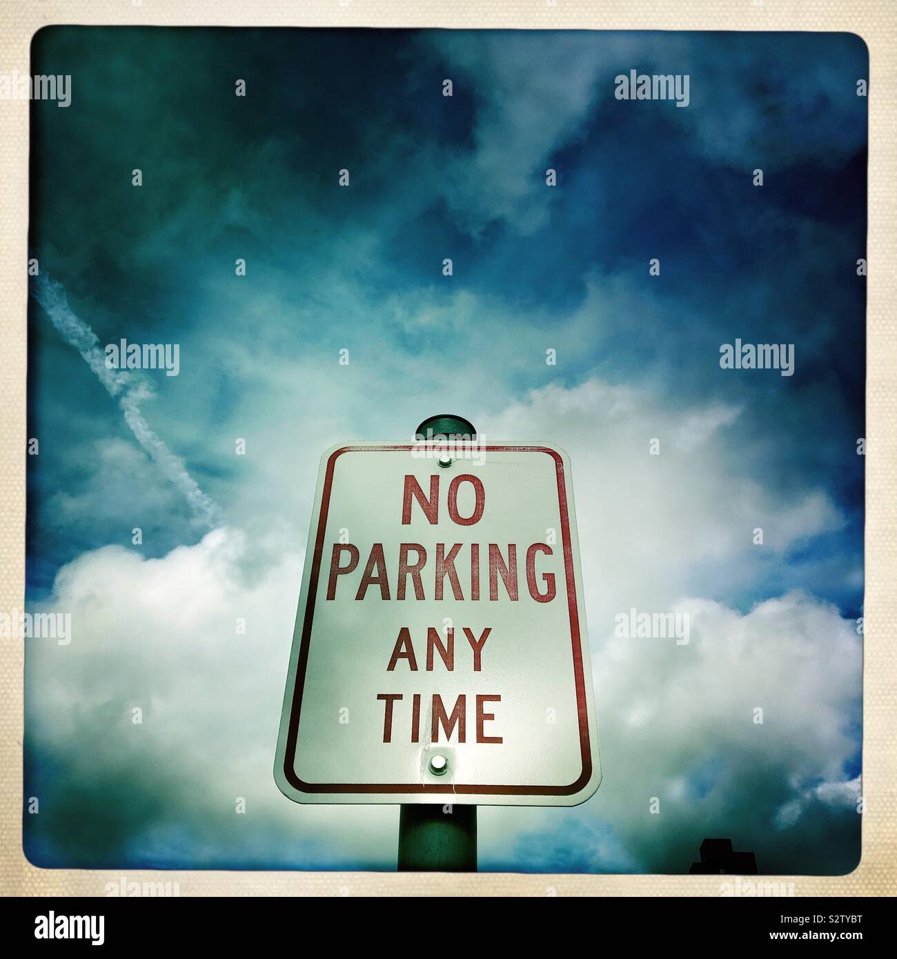 No parking sign blue sky hi-res stock photography and images - Alamy
