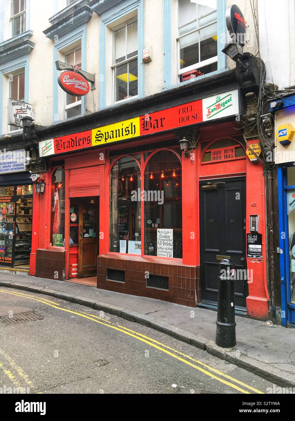 Bradley S Spanish Bar 42 44 Hanway Street London England United Kingdom Stock Photo Alamy Bradley S Spanish Bar 42 44 Hanway Street London England United Kingdom Stock Photo Alamy