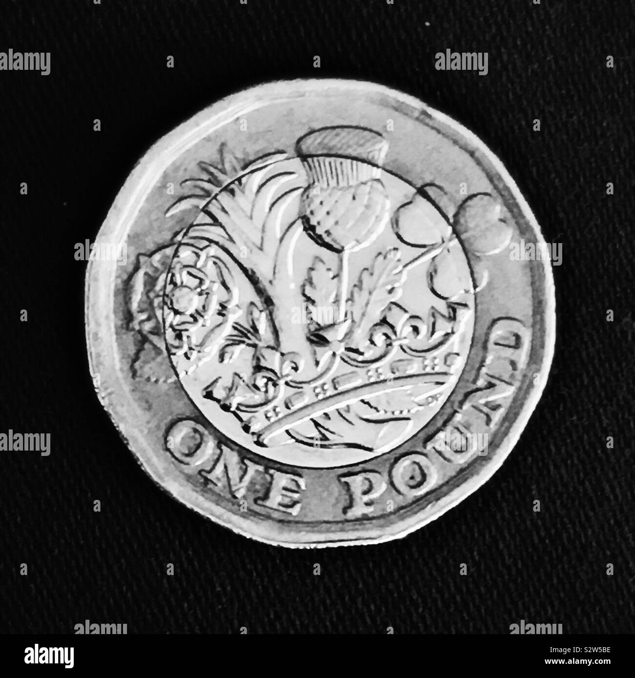 Black-and-white photo of a UK 12-sided one pound coin from 2017 Stock Photo