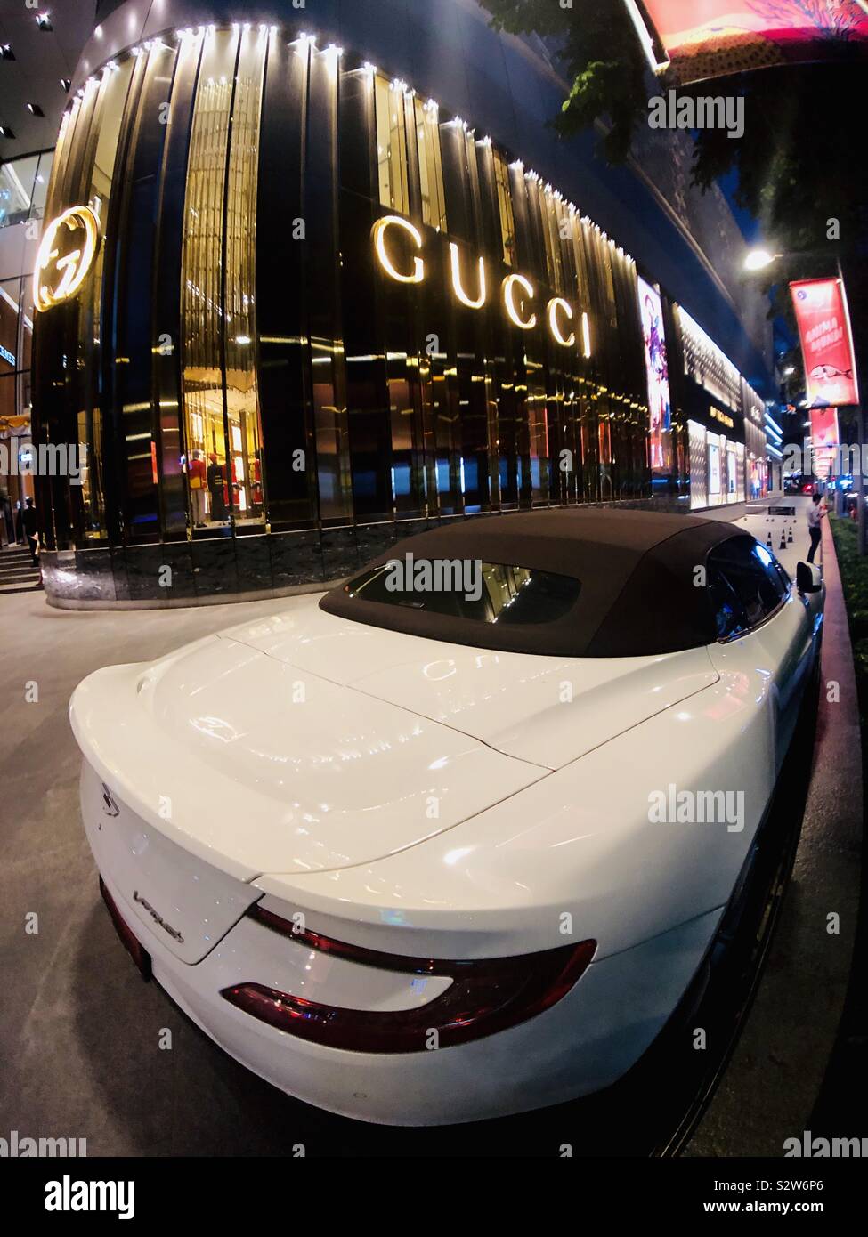 Gucci store night hi-res stock photography and images - Alamy