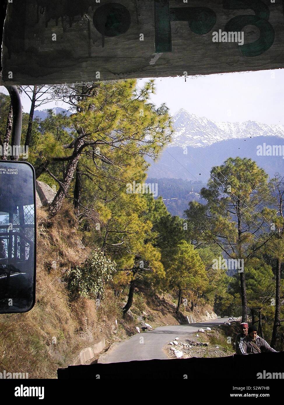 A wild bus ride down a winding mountain road in Dharamsala, Himachal Pradesh, north India Stock Photo