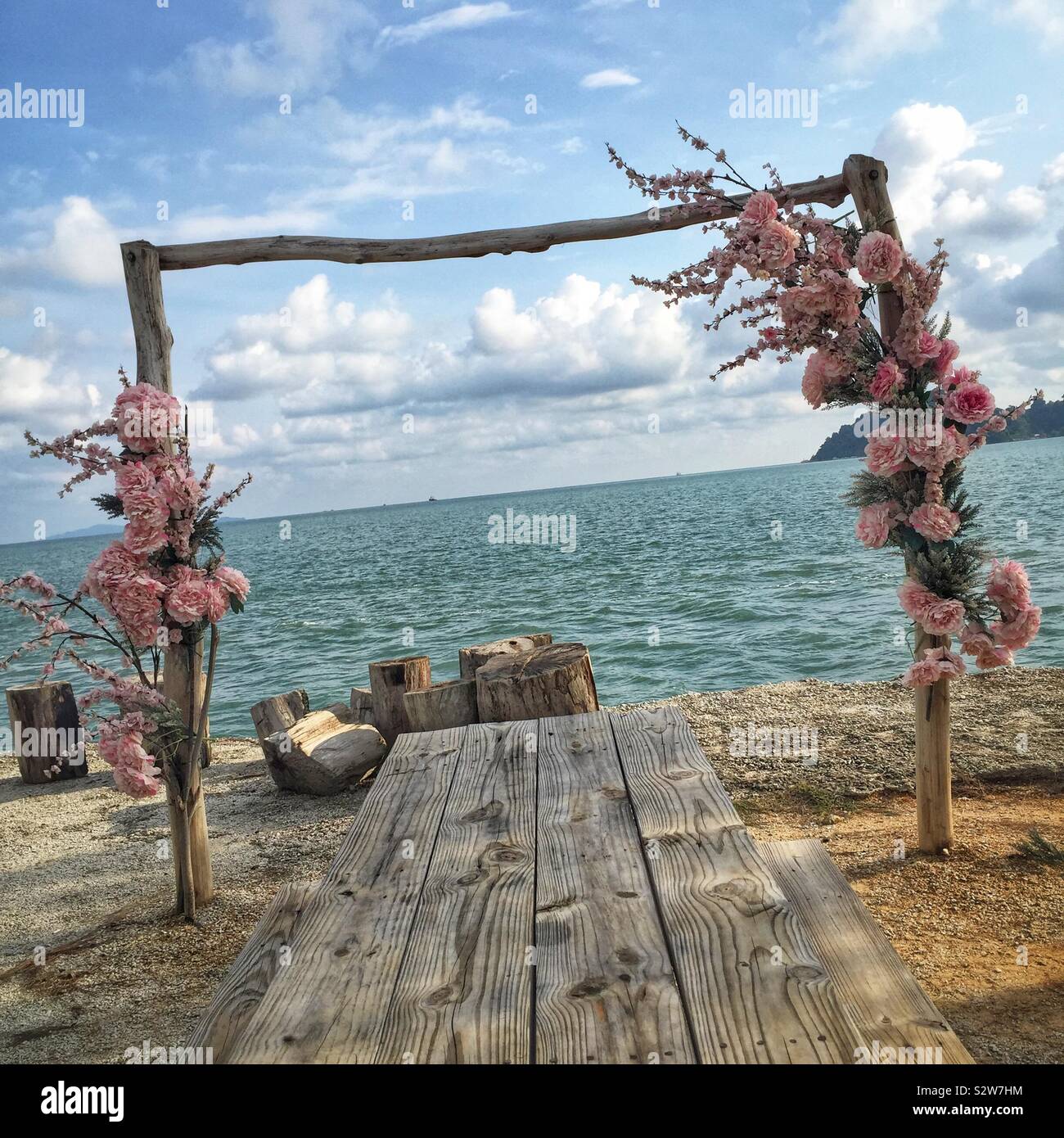 A Rustic Arch For Wedding Photos And Tourist Selfies Rockbund Fishing Chalet Marina Island Lumut Perak Malaysia Stock Photo Alamy