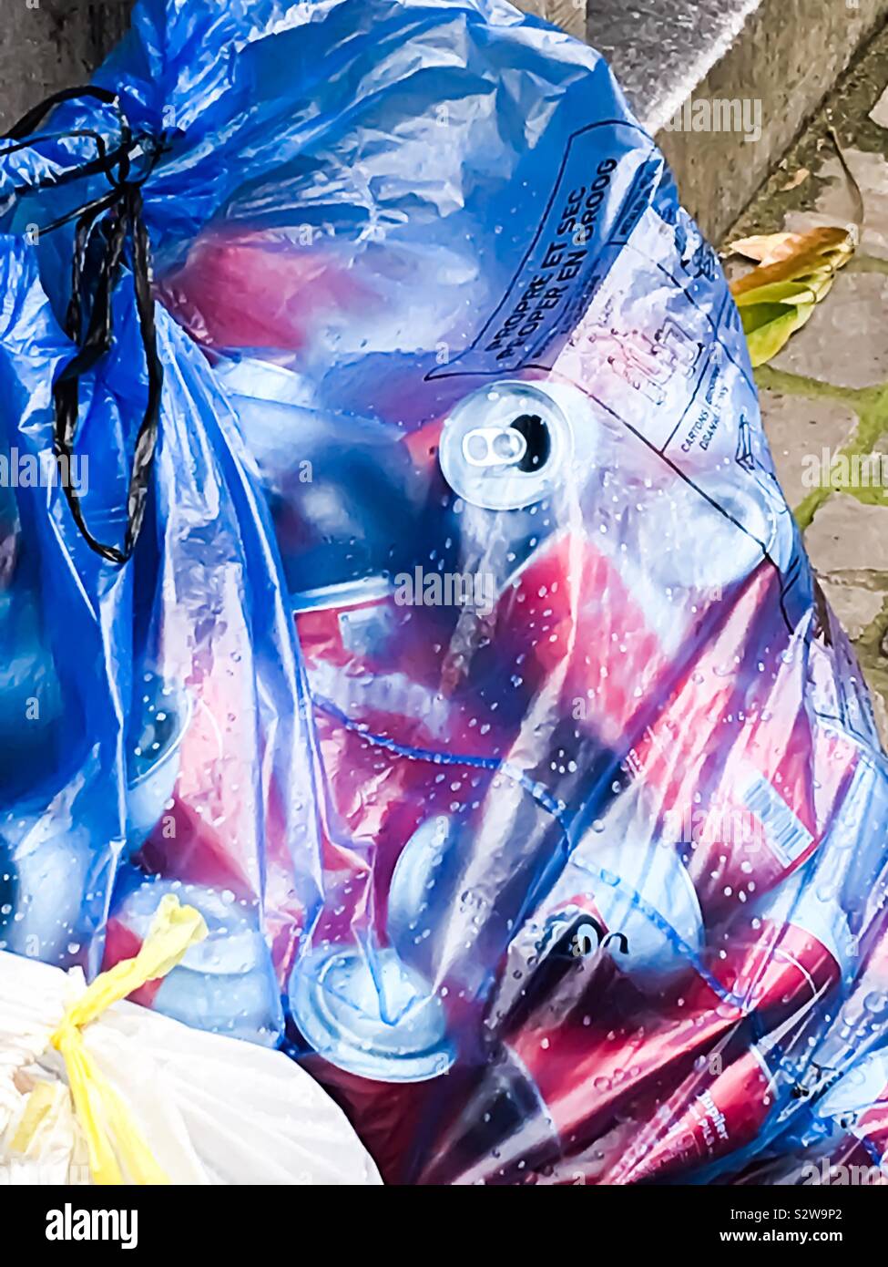 Trash street hi-res stock photography and images - Alamy