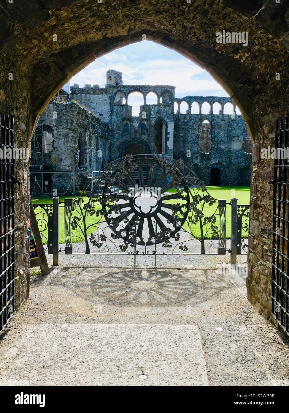 Medieval ruins of the Bishops Palace st. Davids, Pembrokeshire. (From a time when Bishops were seen as Princes of the church). The gates were designed and made by Rubin Eynon and Glen Adams Stock Photo