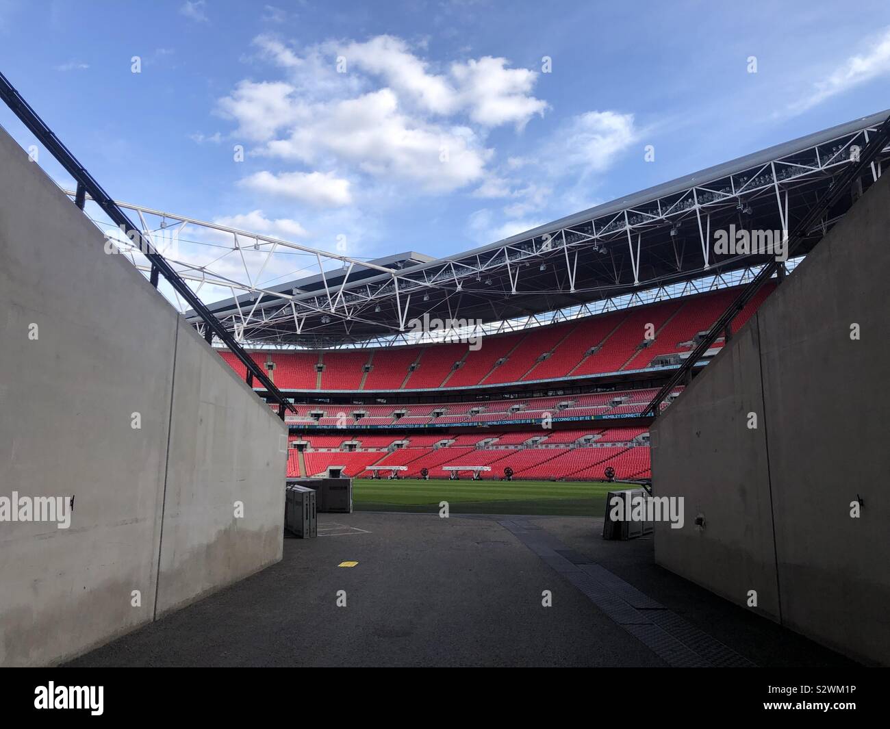 Wembley Stadium Tunnel To Pitch Hi res Stock Photography And Images Alamy