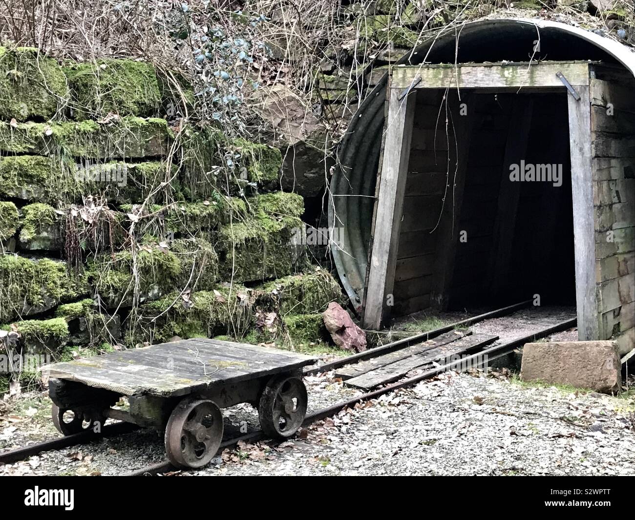 Disused mine hi-res stock photography and images - Alamy