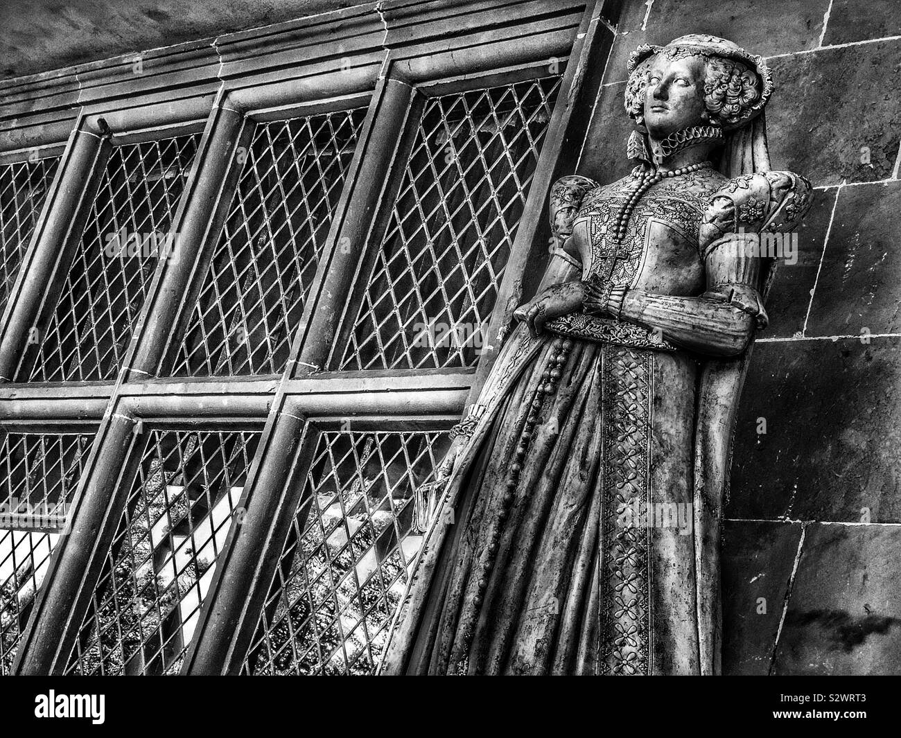 Black and white image of Mary Queen of Scots, Hardwick Hall, Derbyshire, England. 1822 statue by Sir Richard Westmacott Stock Photo