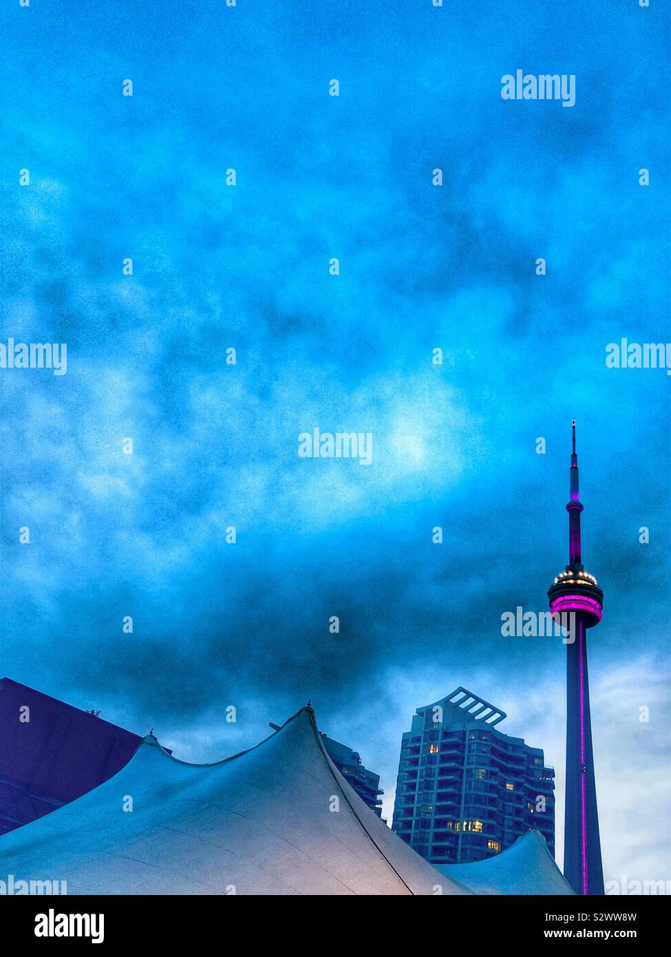 Toronto’s CN Tower illuminated at dusk Stock Photo - Alamy