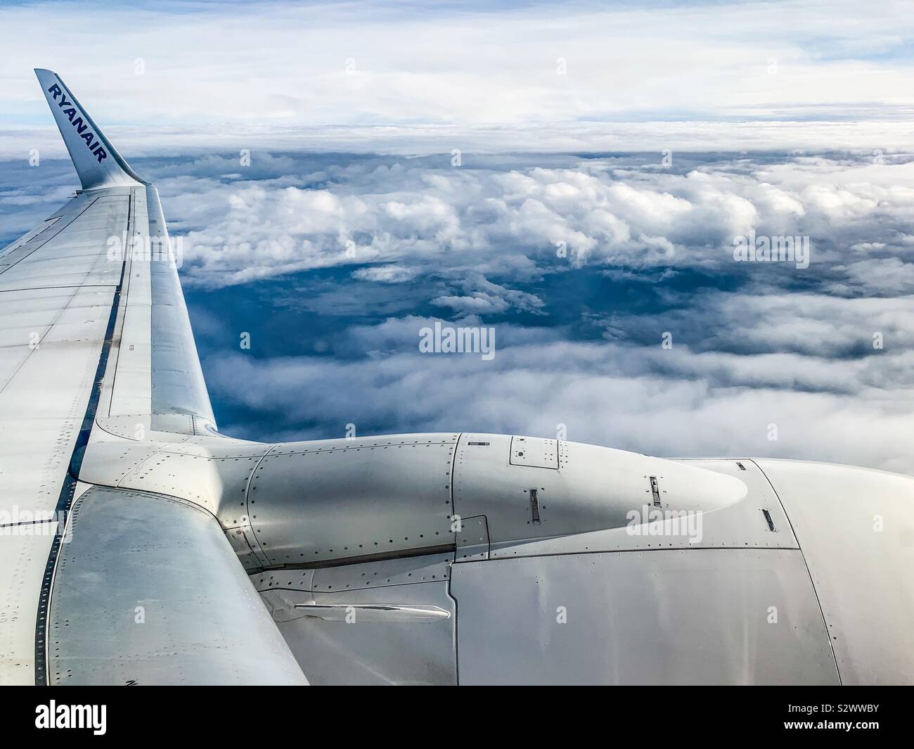 Boeing 737 in flight hi-res stock photography and images - Alamy