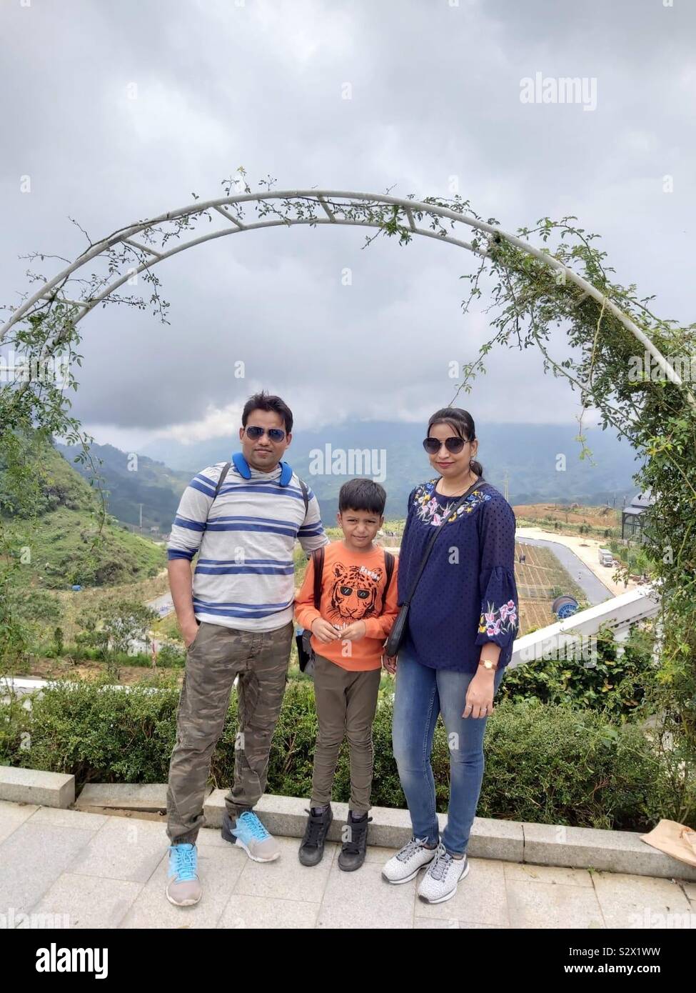Indian travelers tourism family hi-res stock photography and images - Alamy
