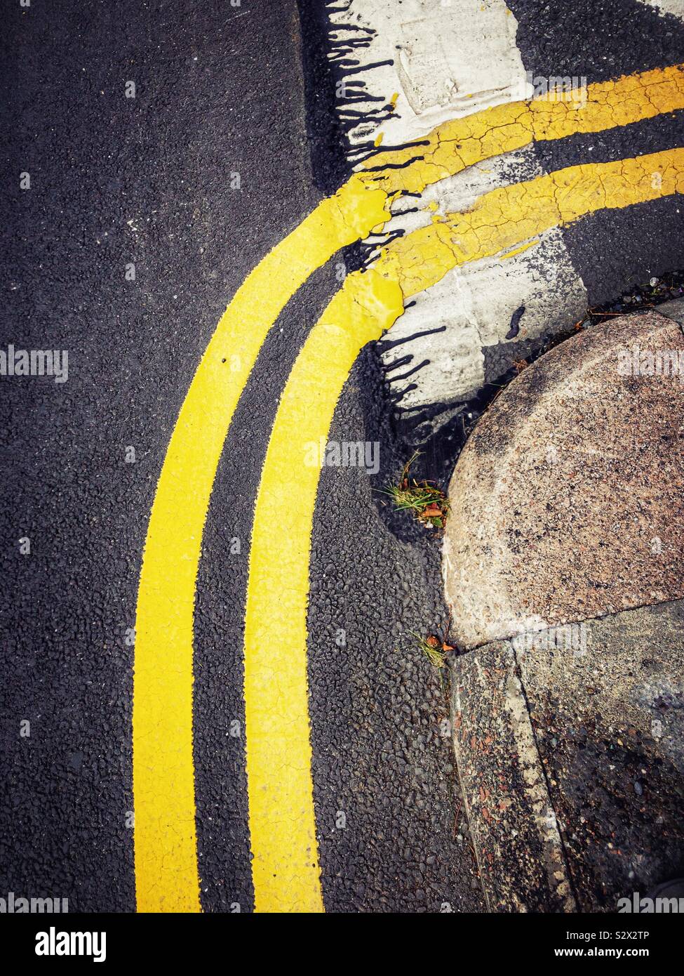 Yellow line lines hires stock photography and images Alamy