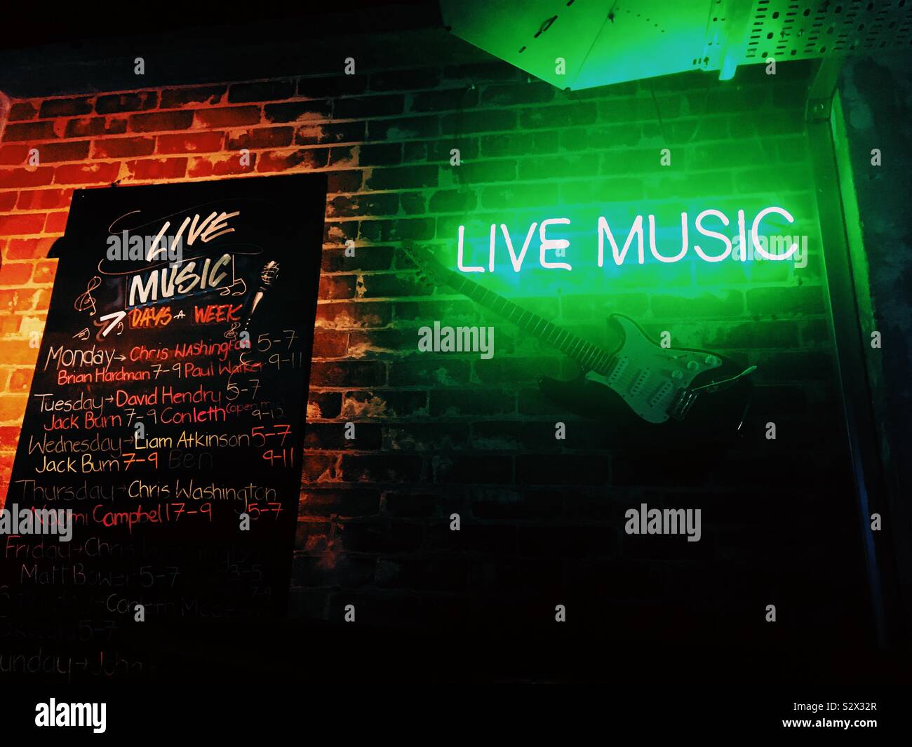 Live music in pub neon sign Stock Photo