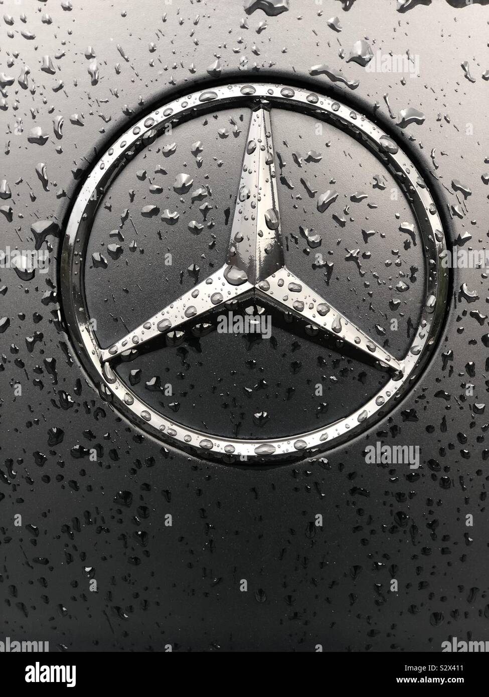 Mercedes Benz Car Logo High Resolution Stock Photography And Images Alamy