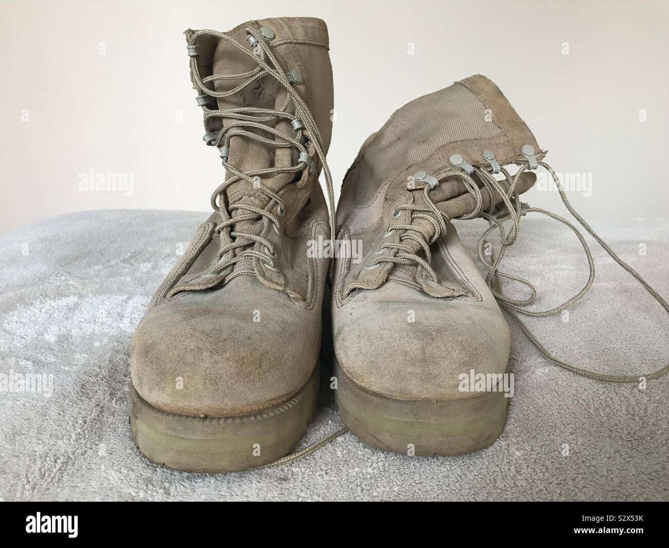 Army desert boots Stock Photo - Alamy