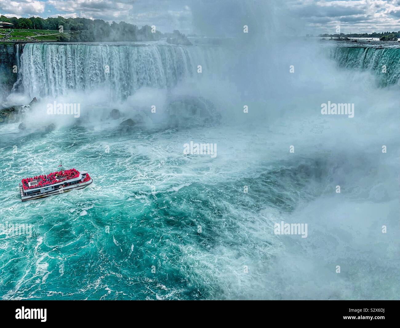 Niagara falls up close hires stock photography and images Alamy