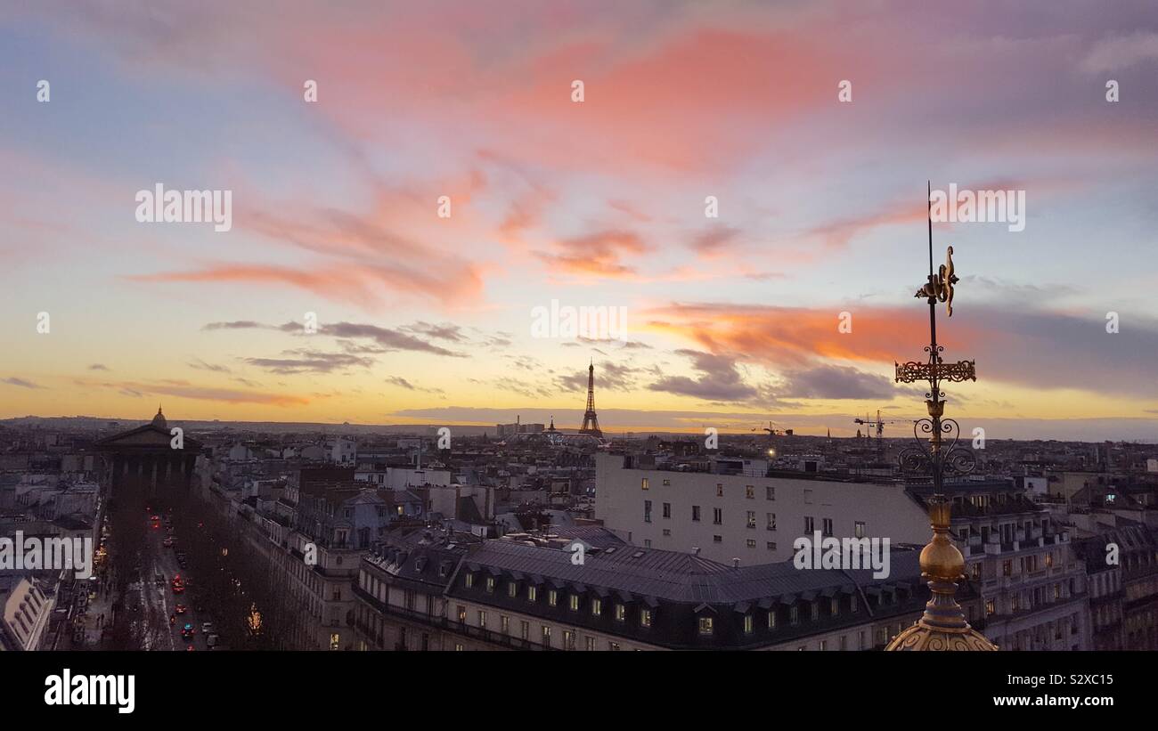 Paris at dawn hi-res stock photography and images - Alamy