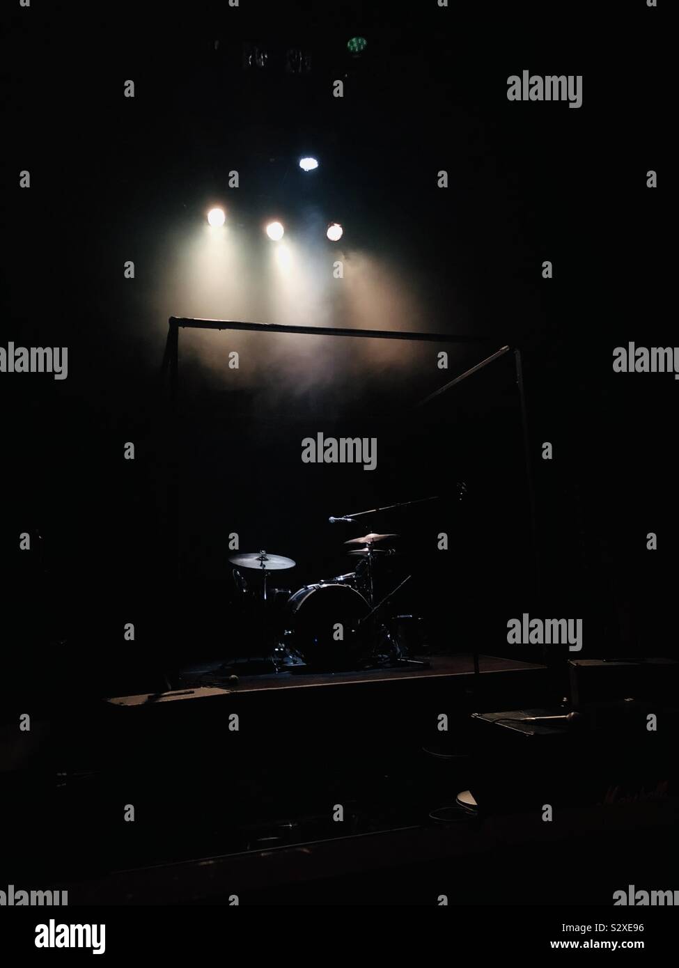 Under the stage lights hires stock photography and images Alamy