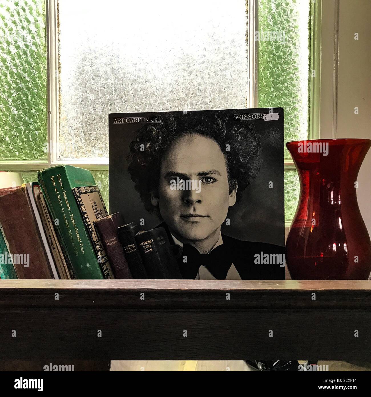 Scissors cut hires stock photography and images Alamy