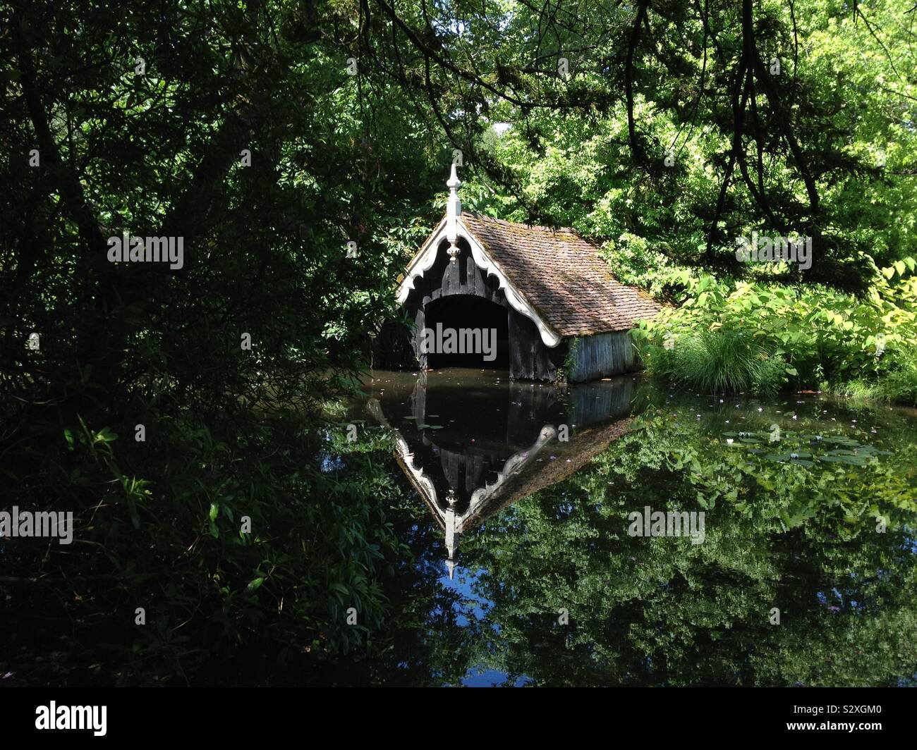 The old boat house on the lake at Scotney Castle in Sussex Stock Photo