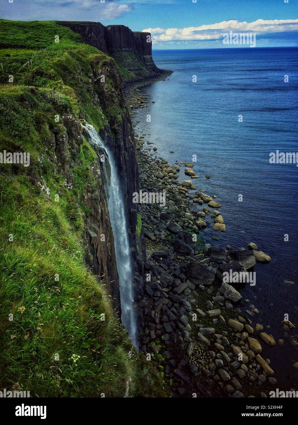 Mealt Waterfall and the Kilt Rock on the Isle of Skye, Scotland Stock Photo