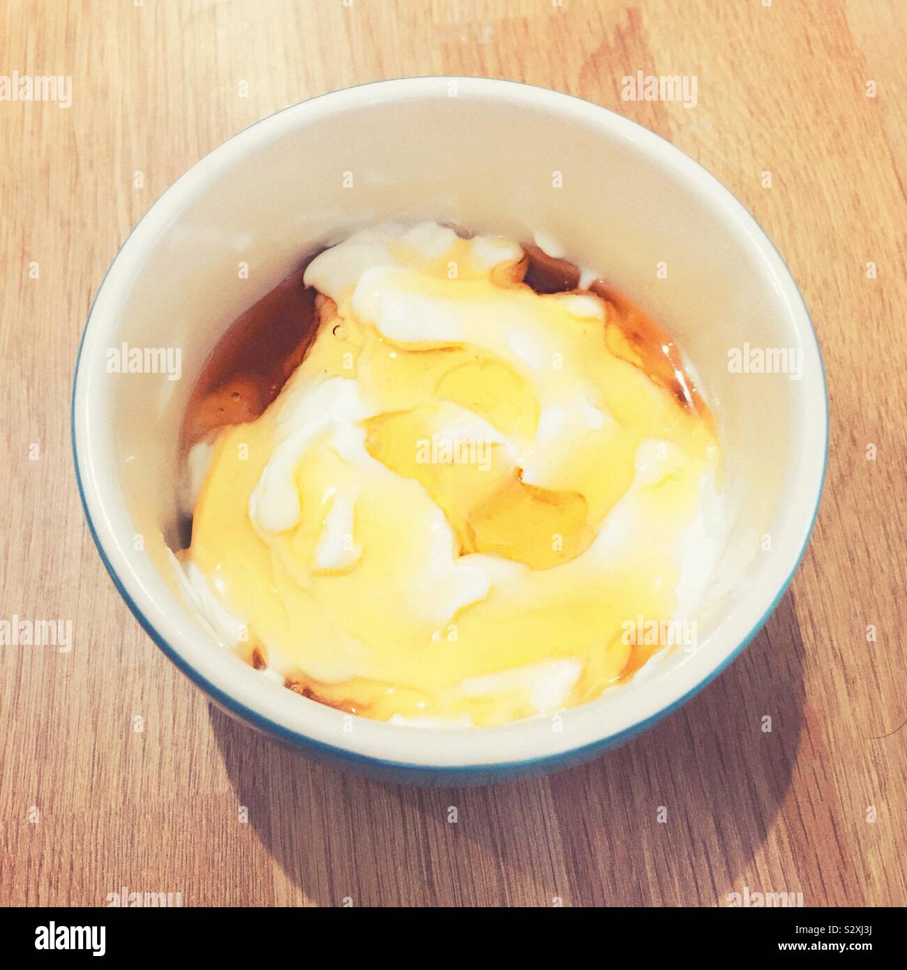 Greek yoghurt with honey Stock Photo Alamy