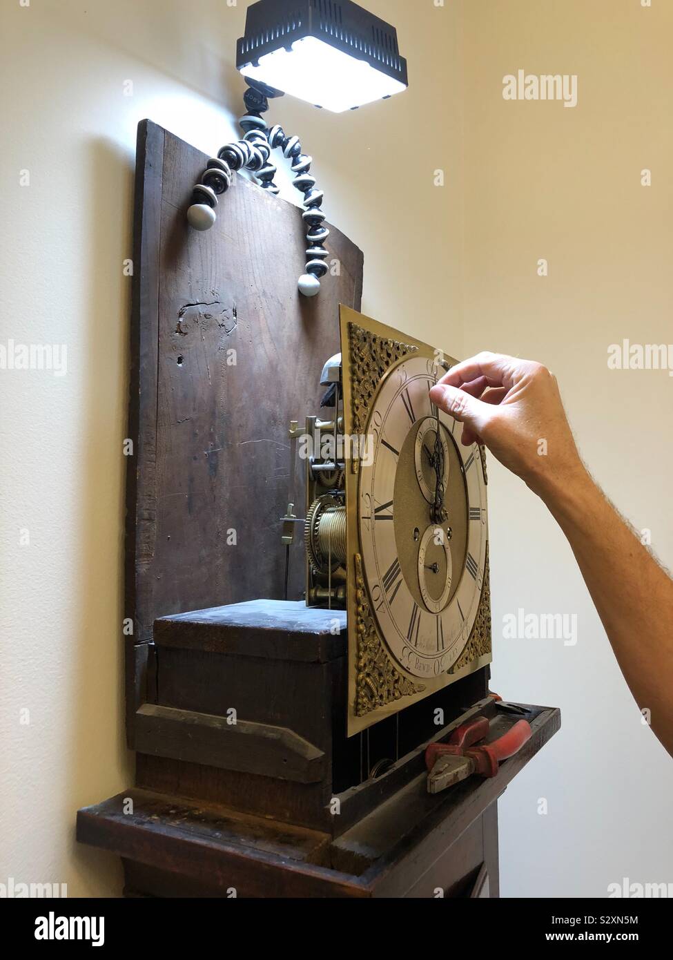 Inside grandfather clock hires stock photography and images Alamy